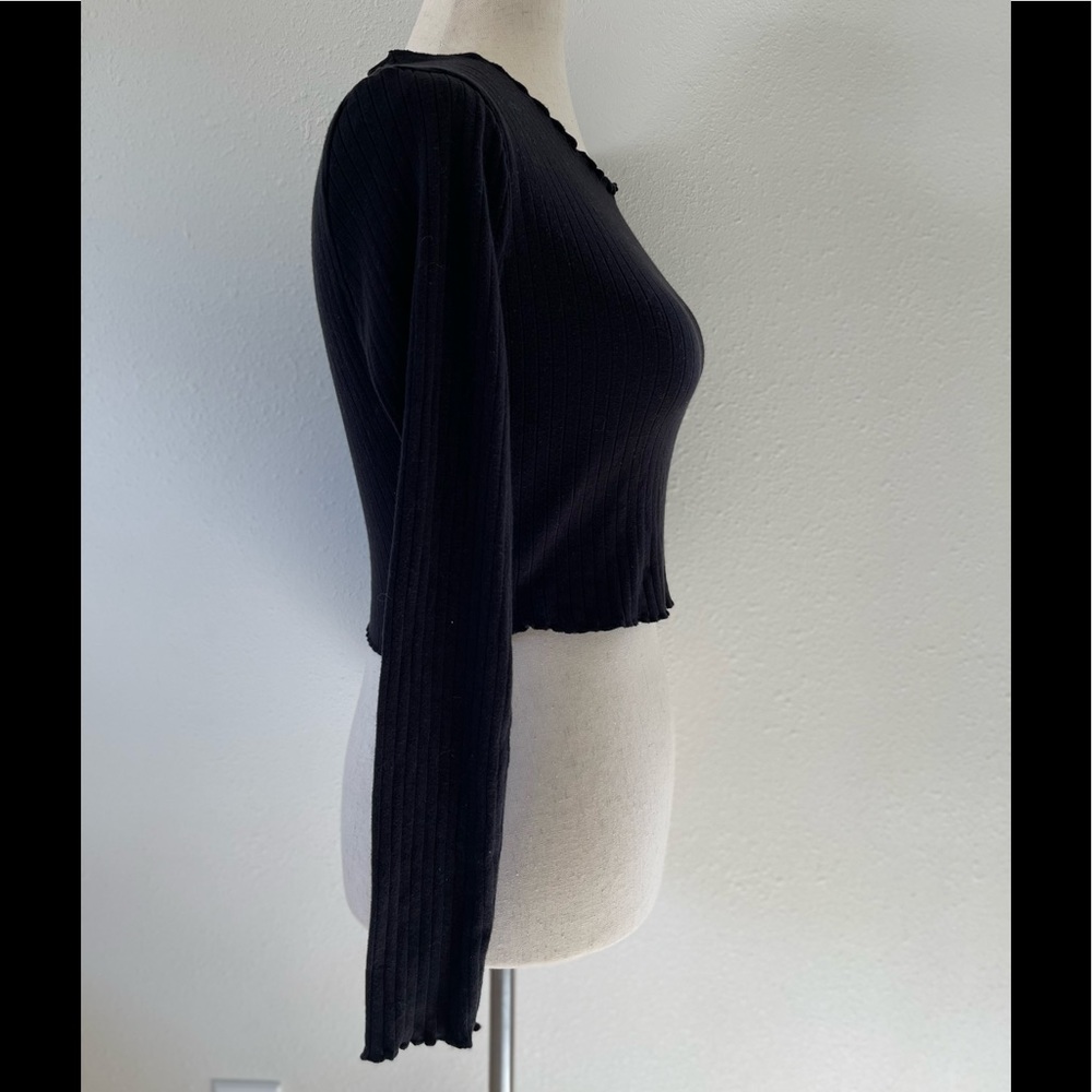 🚫SOLD🚫 <SHEIN> Black ribbed crop long sleeve. Perfect everyday basic. 
Size - Picture 4 of 5